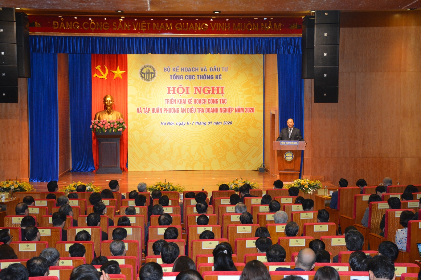 Thủ tướng Chính phủ Nguyễn Xuân Phúc tới dự và chỉ đạo tại Hội nghị triển khai kế hoạch công tác và tập huấn phương án Điều tra Doanh nghiệp năm 2020 của Tổng cục Thống kê