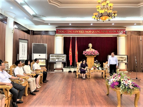 Tổng cục trưởng Tổng cục Thống kê Nguyễn Thị Hương  làm việc với Cục thống kê tỉnh Nam Định