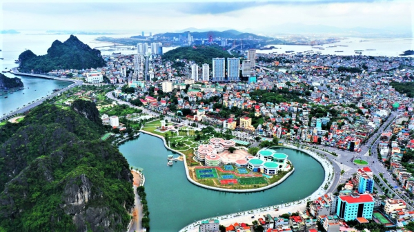 Quảng Ninh: Đầu tư xây dựng và ngành du lịch, dịch vụ  đóng góp vào tăng trưởng kinh tế - xã hội 