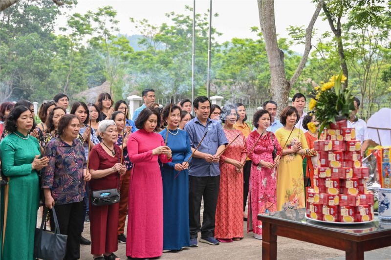 Chào mừng Ngày Thống kê Việt Nam và Ngày Thành lập Ngành - Tổng cục Thống kê tổ chức hoạt động về nguồn ý nghĩa và thiết thực