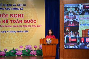 Đồng chí Nguyễn Thị Hương, Tổng cục trưởng TCTK trình bày báo cáo tại Hội nghị
