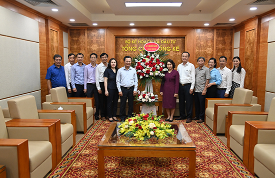 Phó Chủ tịch UBND tỉnh Quảng Ninh chúc mừng Tổng cục Thống kê nhân kỷ niệm 75 năm thành lập Ngành Thống kê