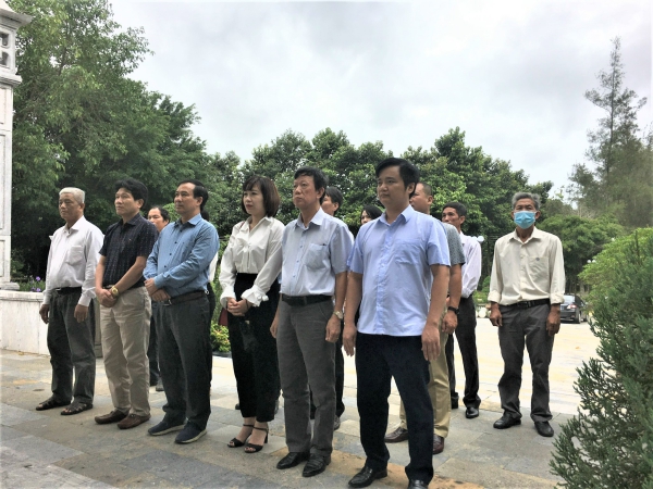 Đoàn công tác Tổng cục Thống kê tri ân các anh hùng liệt sỹ tại tỉnh Tây Ninh 2