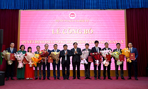 Bộ trưởng Bộ Kế hoạch và Đầu tư điều động bộ nhiệm ông Nguyễn Thanh Dương Vụ trưởng Vụ Kinh tế nông nghiệp giữ chức vụ Phó Tổng cục trưởng Tổng cục Thống kê
