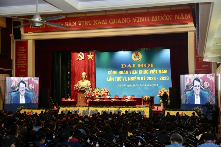 Bộ trưởng Bộ Kế hoạch và Đầu tư Nguyễn Chí Dũng được vinh danh Giải thưởng Cống hiến 5