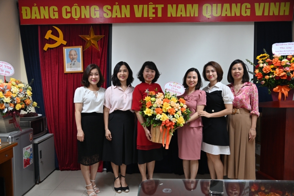 Lãnh đạo Bộ Kế hoạch và Đầu tư, Lãnh đạo Tổng cục Thống kê và các đơn vị chúc mừng Tạp chí Con số và Sự kiện nhân Ngày Báo chí Cách mạng Việt Nam 6
