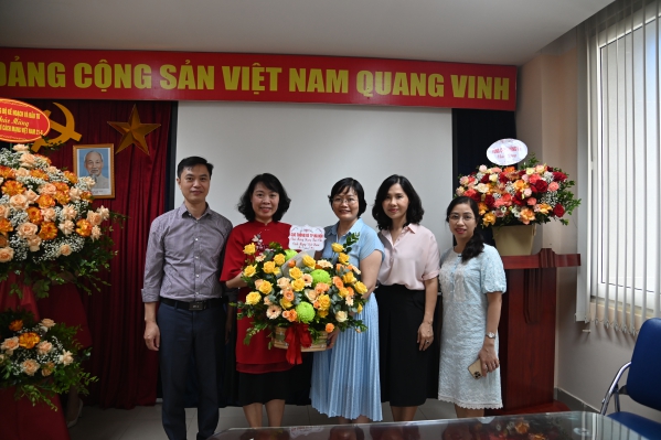 Lãnh đạo Bộ Kế hoạch và Đầu tư, Lãnh đạo Tổng cục Thống kê và các đơn vị chúc mừng Tạp chí Con số và Sự kiện nhân Ngày Báo chí Cách mạng Việt Nam 8