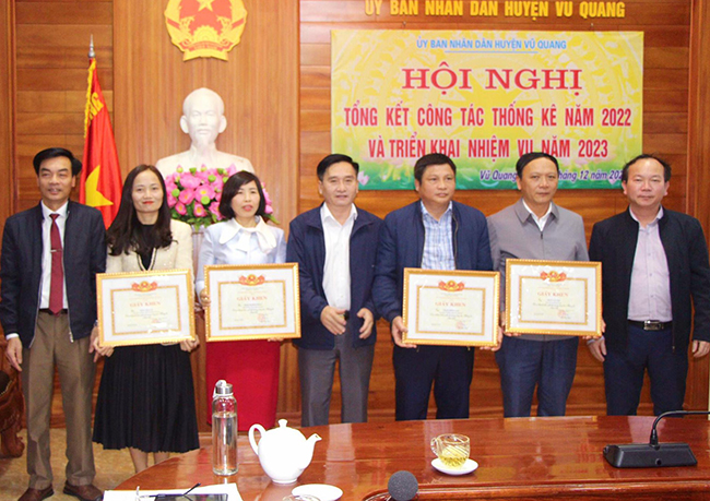 UBND huyện Vũ Quang, Hà Tĩnh tổ chức hội nghị Tổng kết công tác Thống kê năm 2022 và triển khai nhiệm vụ năm 2023. 2