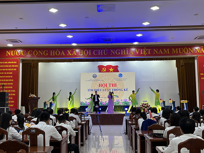 Cục Thống kê thành phố Đà Nẵng đẩy mạnh hoạt động phổ biến Luật và tuyên truyền kiến thức Thống kê 4
