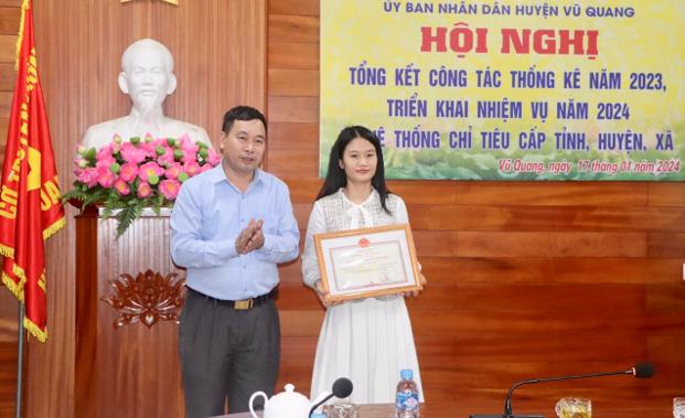 Tổng kết công tác Thống kê năm 2023, triển khai nhiệm vụ năm 2024 tại huyện Vũ Quang, tỉnh Hà Tĩnh 3
