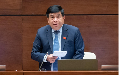 Bộ trưởng Bộ Kế hoạch và đầu tư Nguyễn Chí Dũng giải trình, làm rõ một số vấn đề về dự thảo Nghị quyết thí điểm một số cơ chế, chính sách đặc thù về đầu tư xây dựng công trình giao thông đường bộ