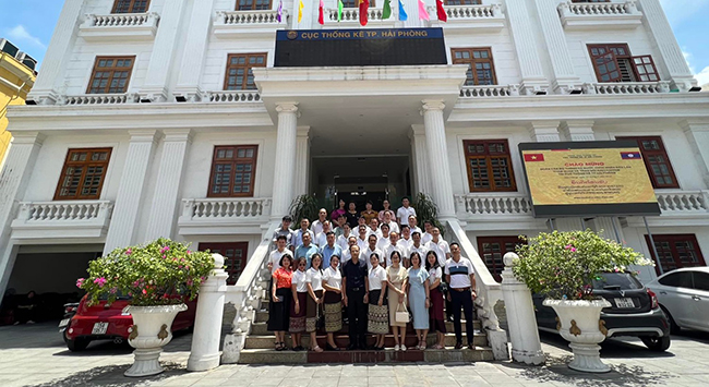 Đoàn học viên cán bộ thống kê nước CHDC nhân dân Lào tham quan và trao đổi kinh nghiệm tại Cục Thống kê TP. Hải Phòng