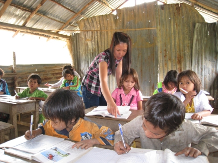Nâng cao chất lượng phổ cập giáo dục và xóa mù chữ ở Việt Nam