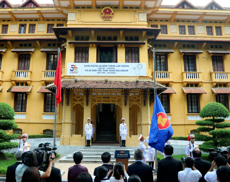  Trang trọng Lễ Thượng cờ kỷ niệm 56 năm Ngày thành lập ASEAN